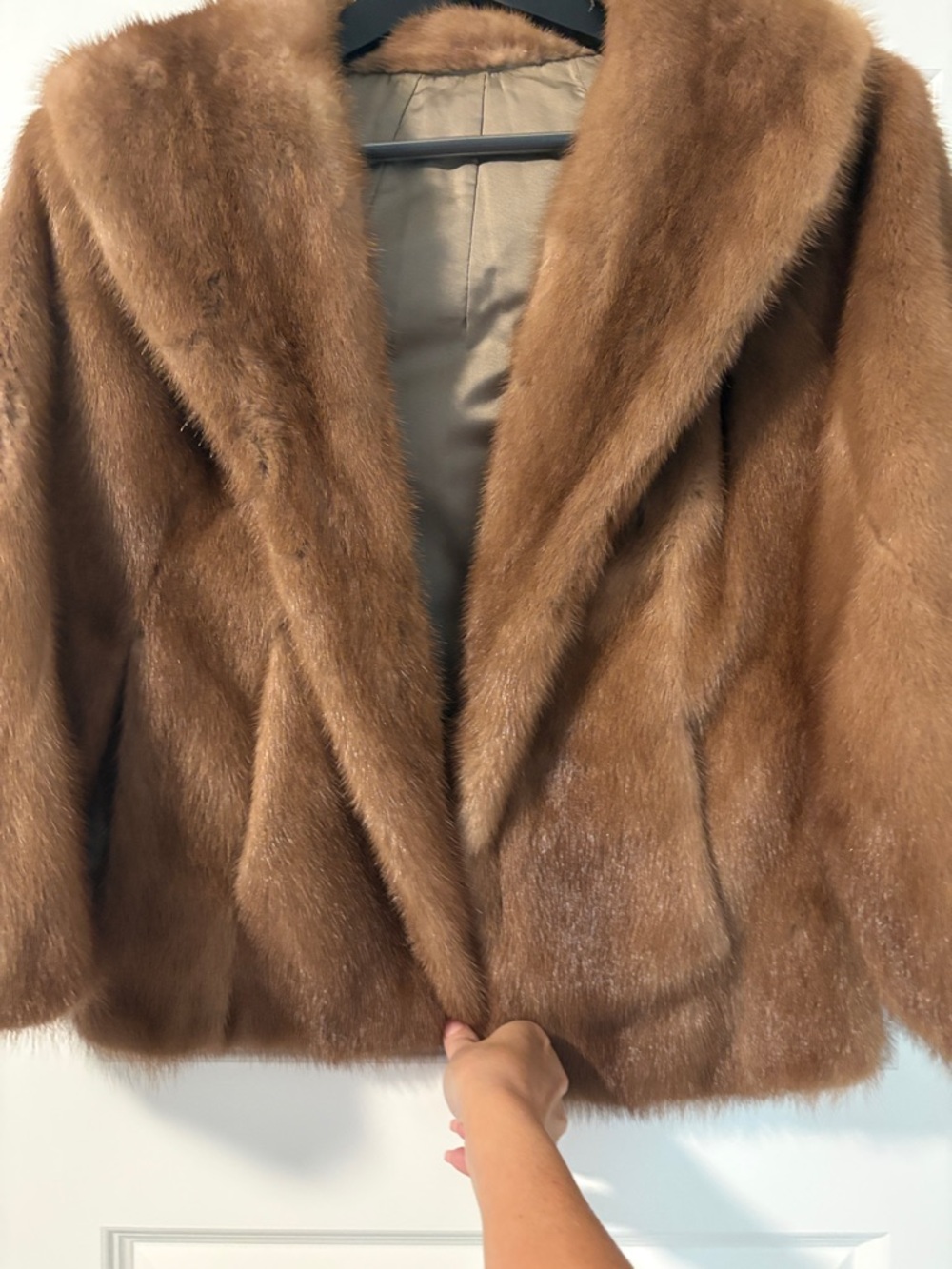 Luxurious Vintage Brown Mink Faux Fur Stole - Elegant Women’s Coat